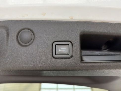 Used 2024 Chevrolet Equinox Premier AWD/4WD image 20