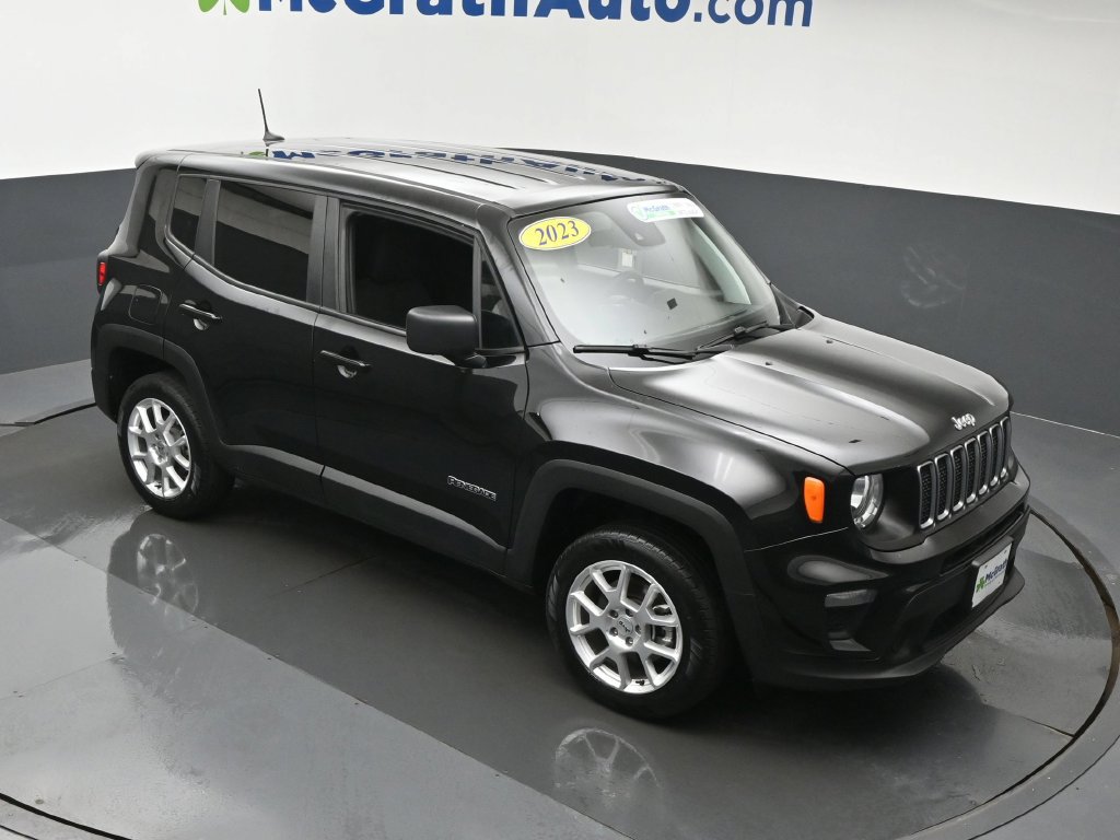 Used 2023 Jeep Renegade Latitude AWD/4WD image 3