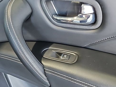 Used 2024 INFINITI QX80 Luxe image 16