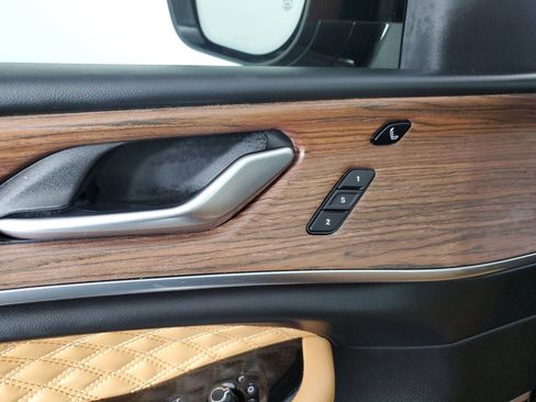 Used 2022 Jeep Grand Cherokee Summit w/ Advanced Protech Group IV image 28