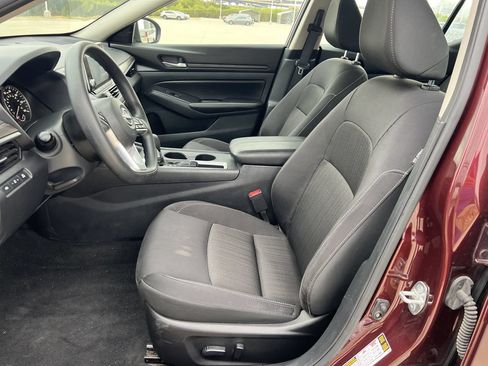 Used 2025 Nissan Altima 2.5 SV FWD image 5