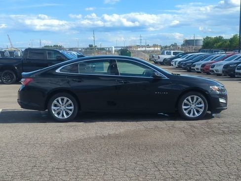 Used 2022 Chevrolet Malibu LT w/ Leather Package FWD image 2