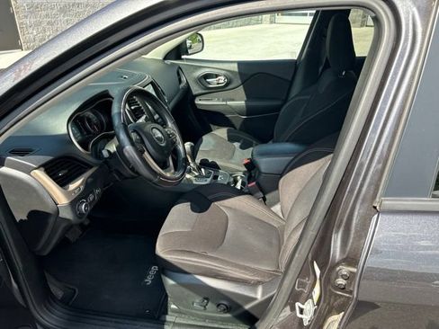Used 2016 Jeep Cherokee Latitude w/ Comfort/Convenience Group AWD/4WD image 9