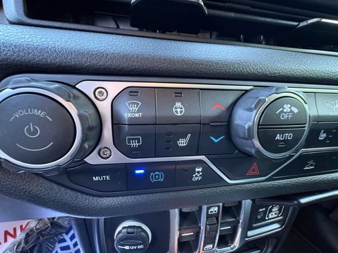 Used 2024 Jeep Wrangler Unlimited AWD/4WD image 24