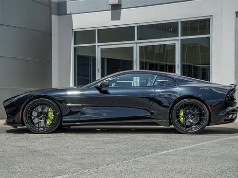 New 2025 Aston Martin Vanquish Coupe image 17