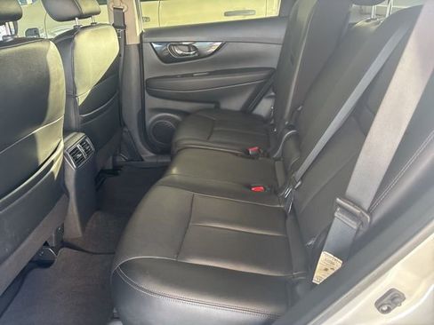 Used 2019 Nissan Rogue SL w/ Premium Package image 9