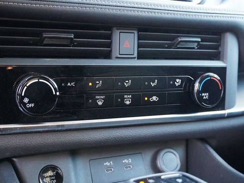 Used 2025 Nissan Rogue S image 33