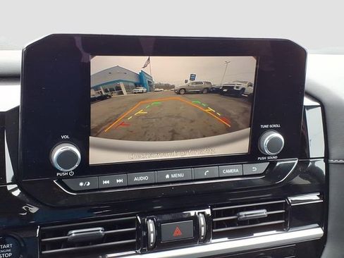 Used 2025 Nissan Pathfinder SV w/ Black Appearance Package image 14