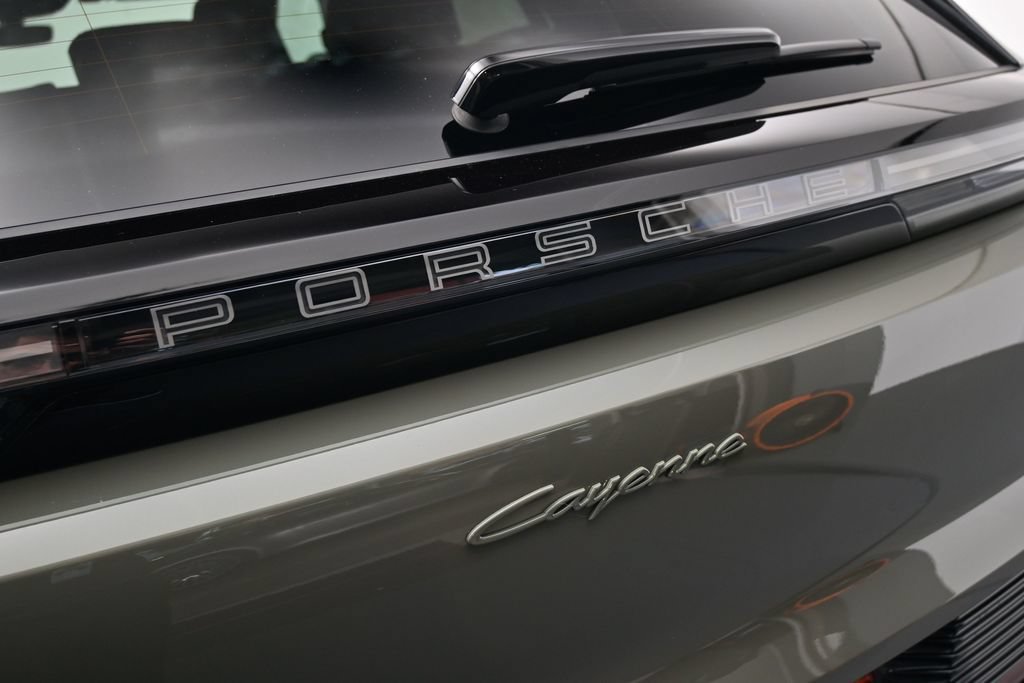 Used 2026 Porsche Cayenne Electric AWD/4WD image 42