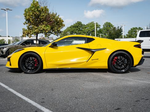 Used 2026 Chevrolet Corvette Z06 RWD image 7