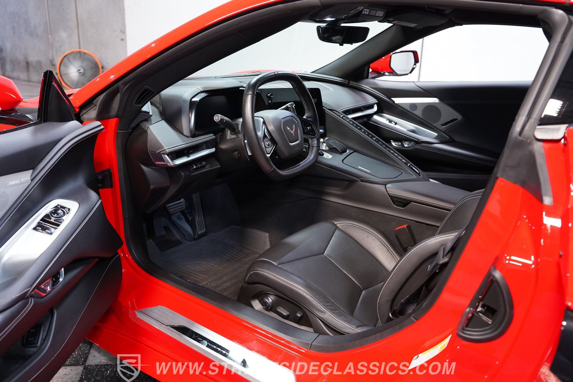 Used 2021 Chevrolet Corvette Stingray Preferred Cpe w/ Z51 Performance Package RWD image 4