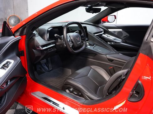 Used 2021 Chevrolet Corvette Stingray Preferred Cpe w/ Z51 Performance Package RWD image 4