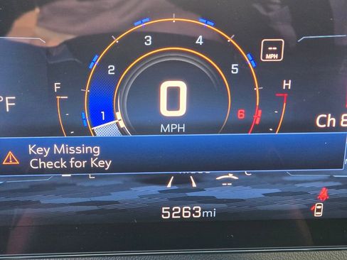 Used 2024 Chevrolet Traverse LT image 23