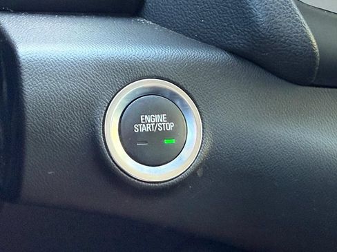 Used 2023 GMC Terrain SLT AWD/4WD image 18