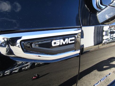 Used 2022 GMC Yukon XL SLE image 35