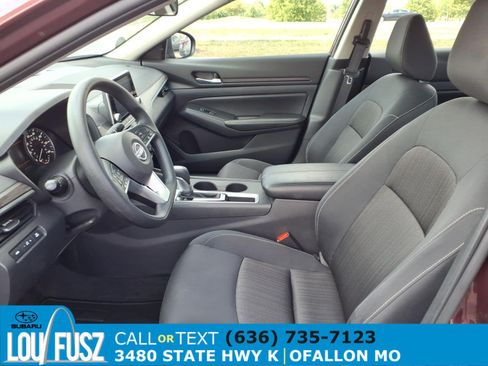 Used 2025 Nissan Altima 2.5 SV FWD image 24