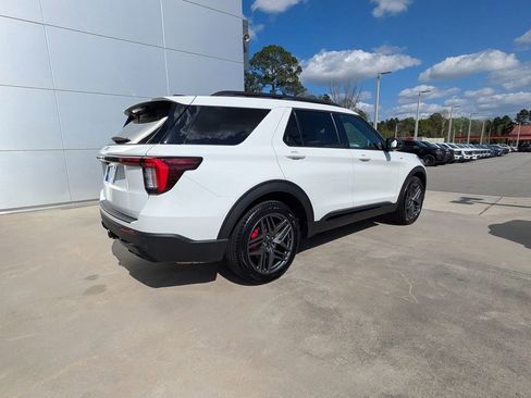 New 2026 Ford Explorer ST-Line w/ ST-Line Street Pack image 4