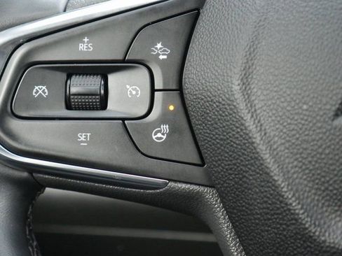 Used 2025 Chevrolet Trax ACTIV w/ Sunroof Package image 5