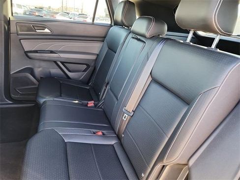 Used 2023 Volkswagen Atlas Cross Sport SE image 16