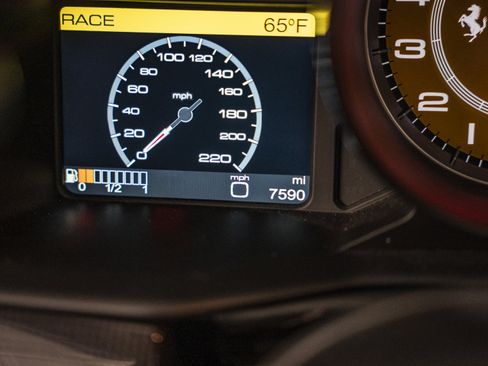 Used 2014 Ferrari 458 Spider image 43