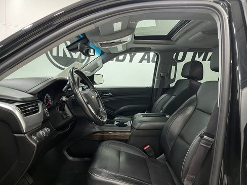 Used 2017 Chevrolet Suburban LT image 12