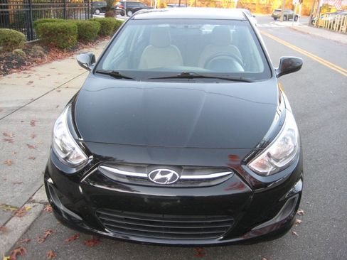 Used 2016 Hyundai Accent SE w/ Option Group 02 FWD image 4