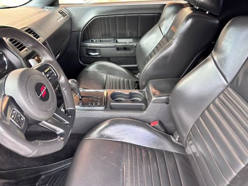 Used 2014 Dodge Challenger R/T RWD image 32