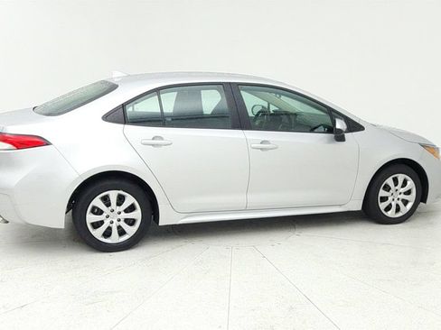 Used 2025 Toyota Corolla LE FWD image 8