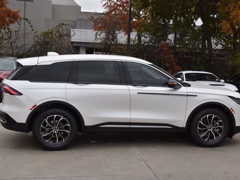 New 2026 Lincoln Nautilus Premier image 5