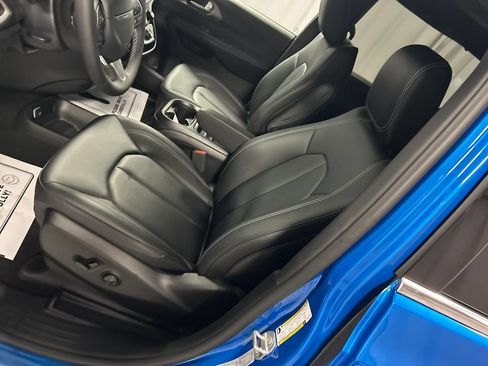 New 2027 Chrysler Pacifica Select FWD image 10