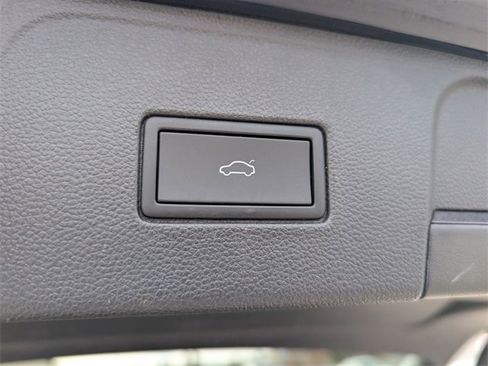 Used 2022 Volkswagen Atlas SEL Premium image 6