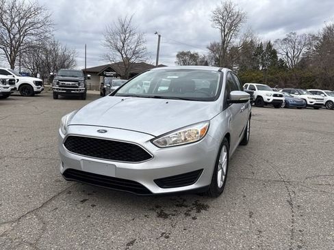 Used 2017 Ford Focus SE w/ SE Winter Package image 10