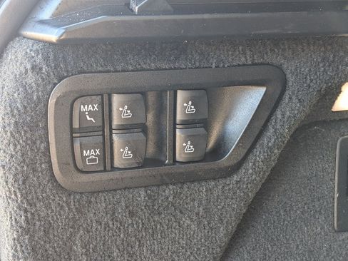 Used 2023 BMW X7 xDrive40i w/ Executive Package image 40