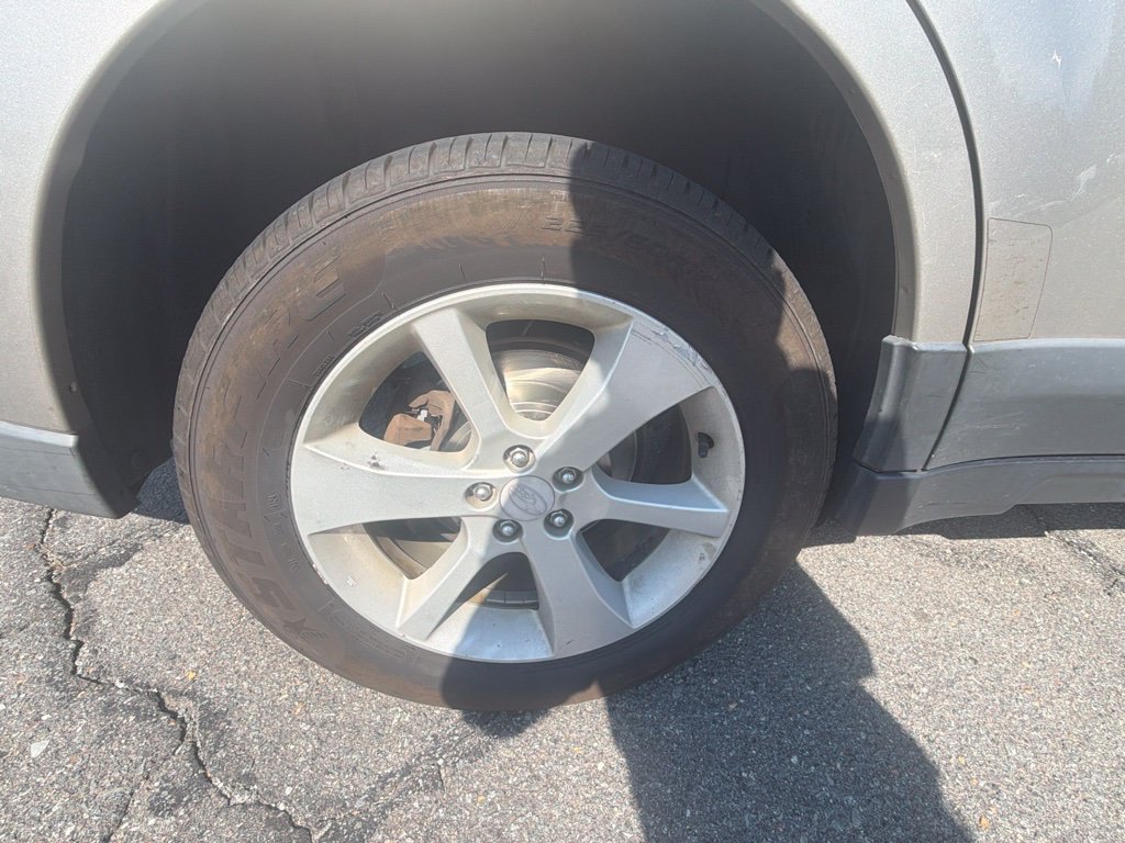 Used 2014 Subaru Outback 2.5i Premium AWD/4WD image 8