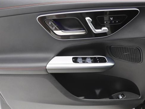 Used 2025 Mercedes-Benz GLC 43 AMG 4MATIC image 17