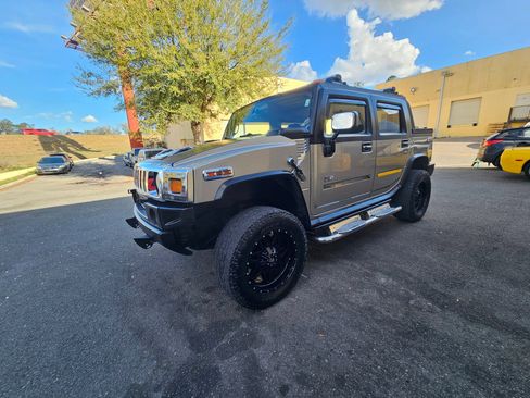 Used 2005 HUMMER H2 SUT w/ Preferred Equipment Group AWD/4WD image 13
