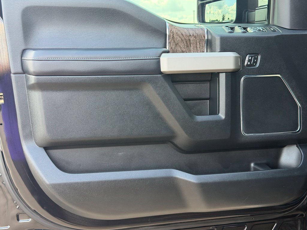 Used 2019 Ford F250 Lariat w/ Lariat Ultimate Package AWD/4WD image 23