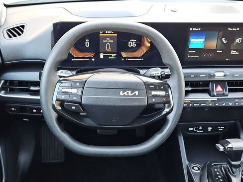 Used 2025 Kia K4 FWD image 23