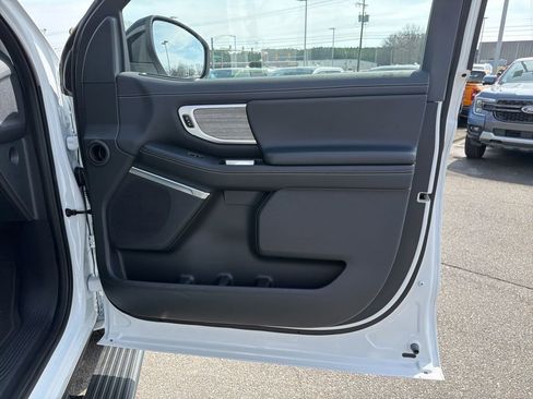 Certified 2025 Ford Expedition Max Platinum image 23