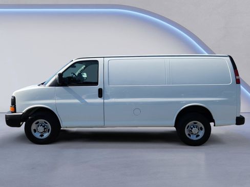 Used 2015 Chevrolet Express 2500 RWD image 6
