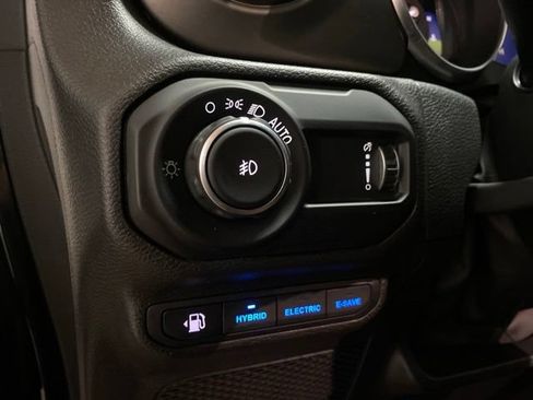Used 2023 Jeep Wrangler Unlimited w/ Sun & Screen Package AWD/4WD image 36