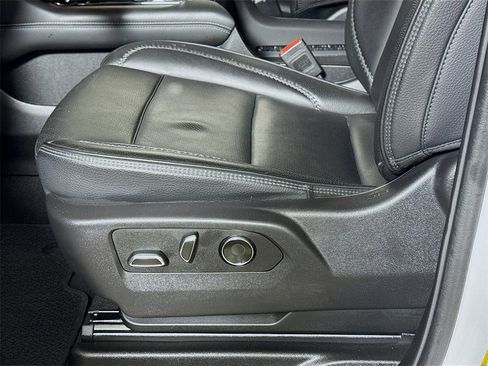 Certified 2025 GMC Yukon Denali image 18