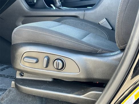 Used 2022 Chevrolet Traverse LT image 21