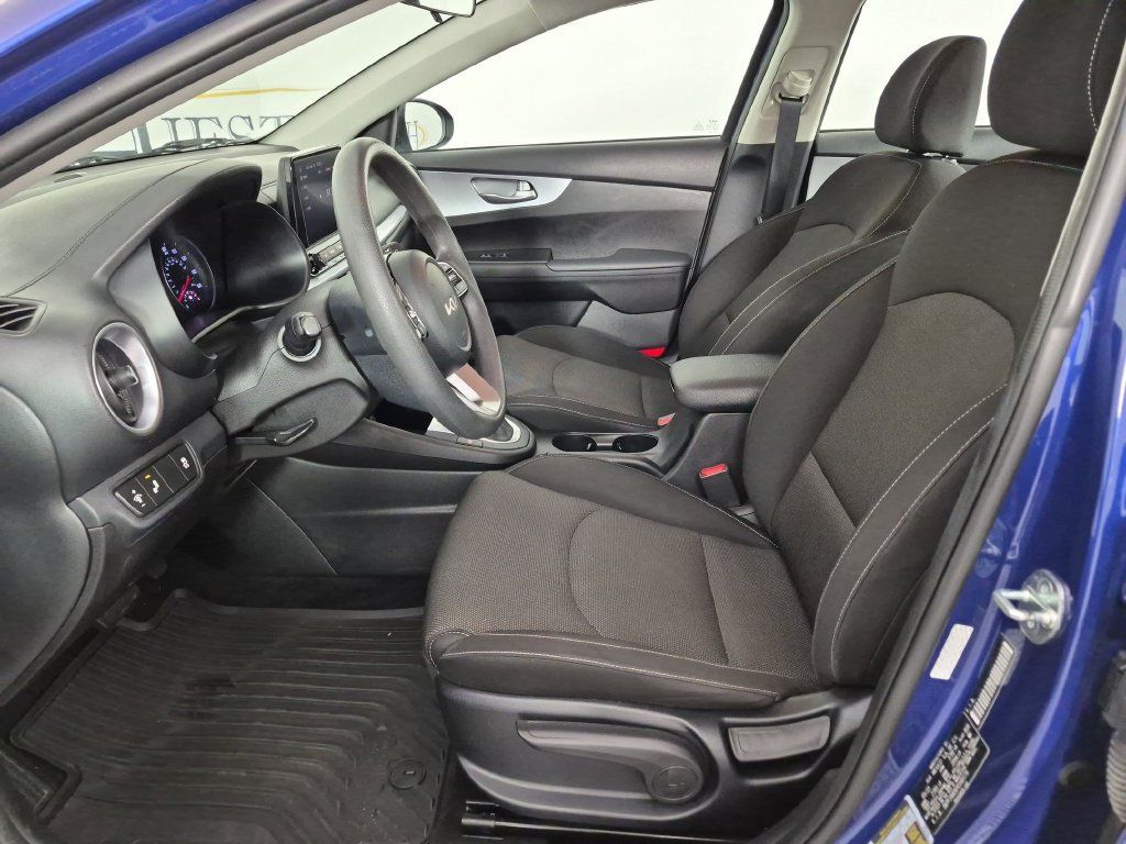 Used 2023 Kia Forte LXS w/ LXS Technology Package FWD image 16