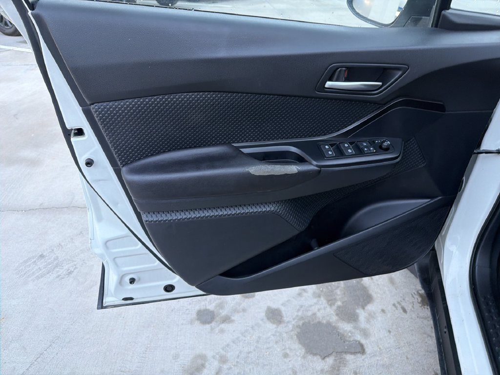 Used 2018 Toyota C-HR XLE FWD image 9