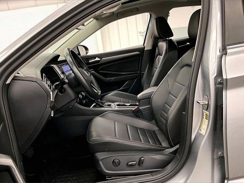 Used 2023 Volkswagen Jetta SE image 21