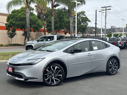 New 2026 Toyota Prius Plug-In Hybrid FWD image 2