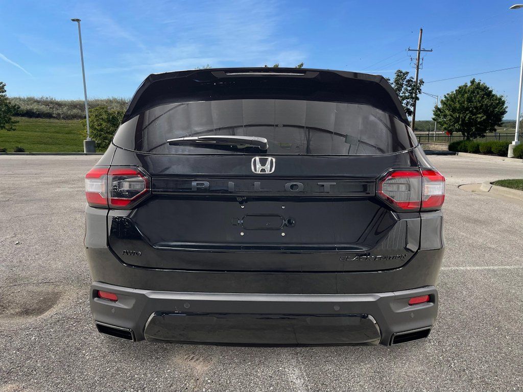 New 2026 Honda Pilot Black Edition image 5