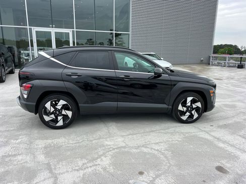 Used 2024 Hyundai Kona Limited FWD image 4