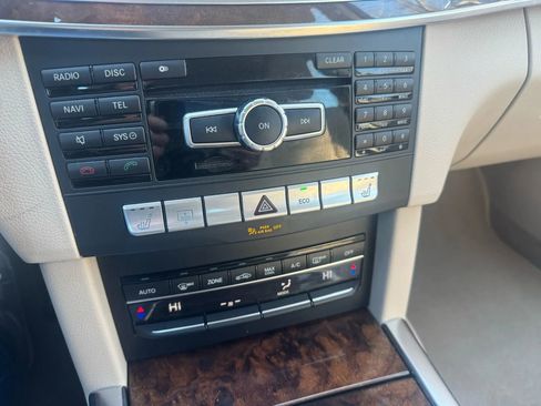 Used 2014 Mercedes-Benz E 350 4MATIC Sedan image 25